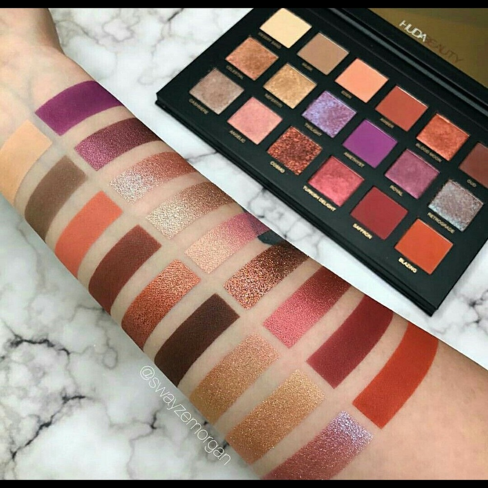 Huda Beauty Desert Dusk palette